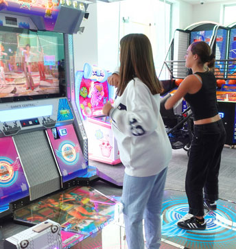 Celebra tu cumpleaños en Happy Park, un parque de diversiones diseñado especialmente para que los más pequeños disfruten al máximo, mientras que los adultos se relajan y lo pasan genial con los invitados.